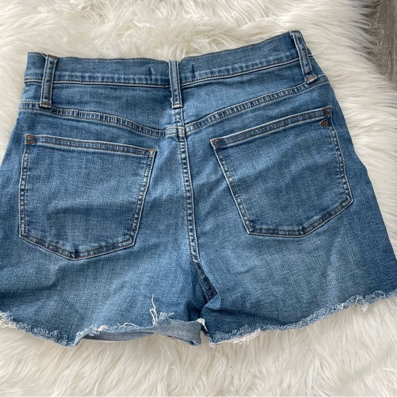 Madewell | High-Rise Denim Shorts in Derby Wash: Button-Front Edition | Size 28 - Picture 6 of 6